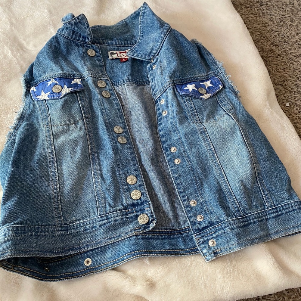 Levi’s Women Vintage Vest!!